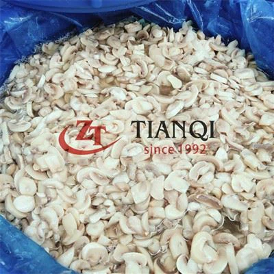 Champiñones en salmuera en nutrición de tambor.